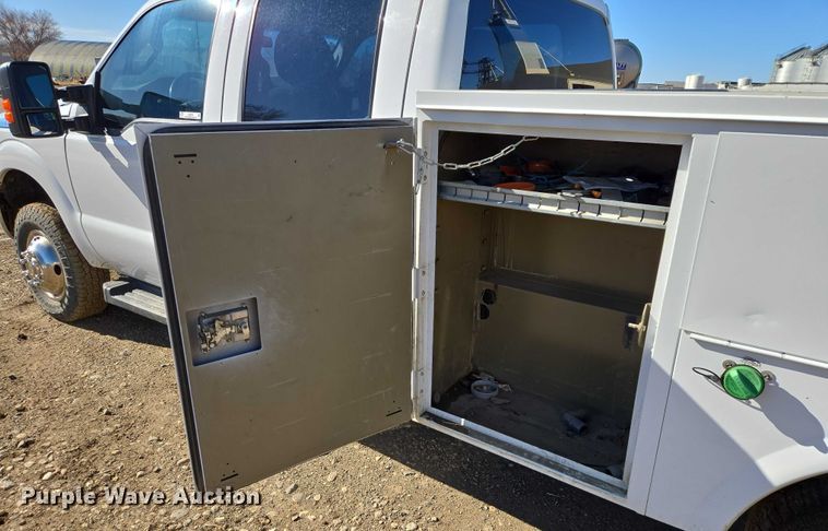 image for item ES2905 2015 Ford F350 Super Duty XL Crew Cab utility bed pickup truck