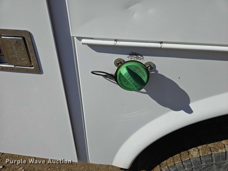 image for item ES2905 2015 Ford F350 Super Duty XL Crew Cab utility bed pickup truck