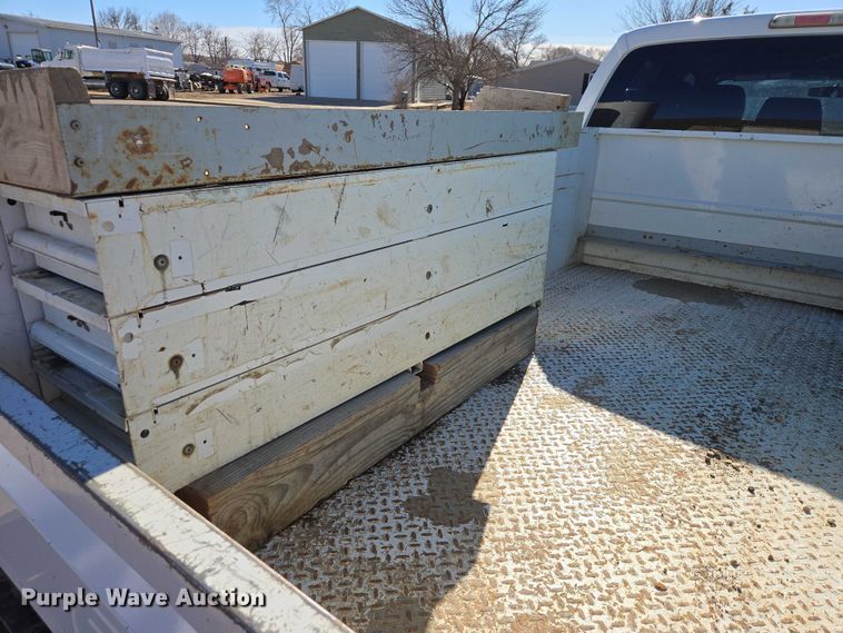 image for item ES2905 2015 Ford F350 Super Duty XL Crew Cab utility bed pickup truck