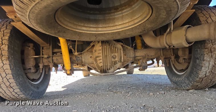 image for item ES2905 2015 Ford F350 Super Duty XL Crew Cab utility bed pickup truck