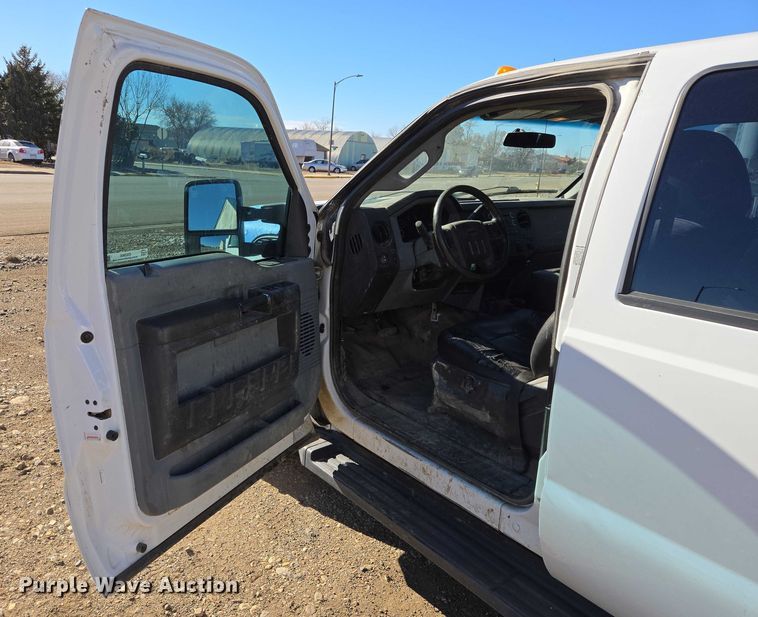 image for item ES2905 2015 Ford F350 Super Duty XL Crew Cab utility bed pickup truck