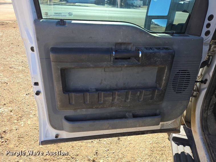 image for item ES2905 2015 Ford F350 Super Duty XL Crew Cab utility bed pickup truck