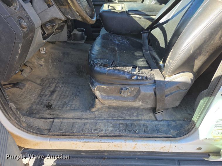 image for item ES2905 2015 Ford F350 Super Duty XL Crew Cab utility bed pickup truck