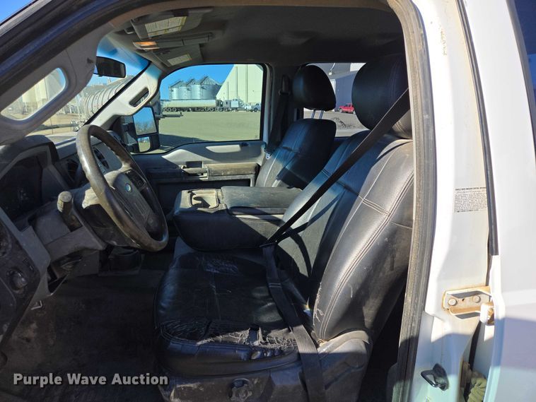 image for item ES2905 2015 Ford F350 Super Duty XL Crew Cab utility bed pickup truck