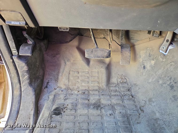 image for item ES2905 2015 Ford F350 Super Duty XL Crew Cab utility bed pickup truck