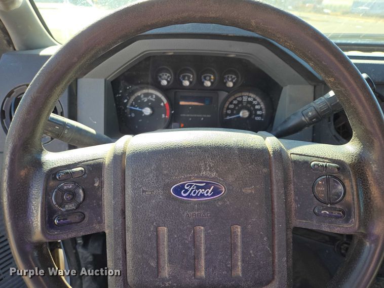 image for item ES2905 2015 Ford F350 Super Duty XL Crew Cab utility bed pickup truck