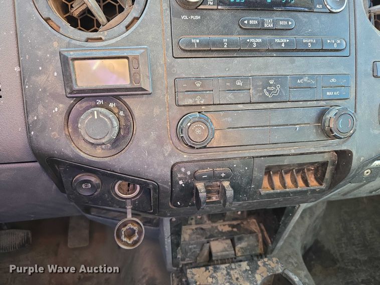 image for item ES2905 2015 Ford F350 Super Duty XL Crew Cab utility bed pickup truck