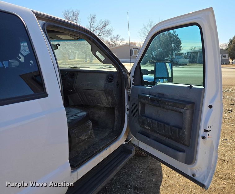 image for item ES2905 2015 Ford F350 Super Duty XL Crew Cab utility bed pickup truck