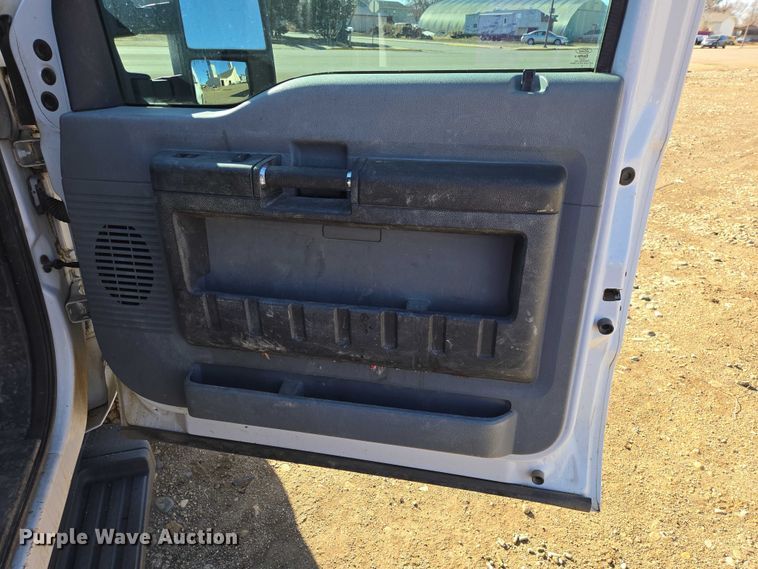 image for item ES2905 2015 Ford F350 Super Duty XL Crew Cab utility bed pickup truck