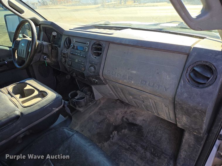 image for item ES2905 2015 Ford F350 Super Duty XL Crew Cab utility bed pickup truck