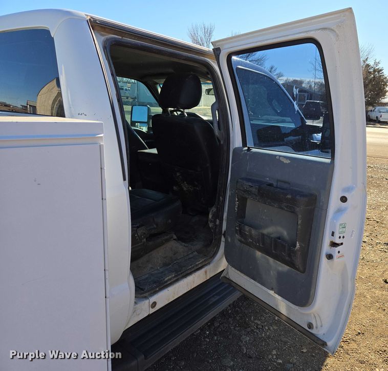 image for item ES2905 2015 Ford F350 Super Duty XL Crew Cab utility bed pickup truck