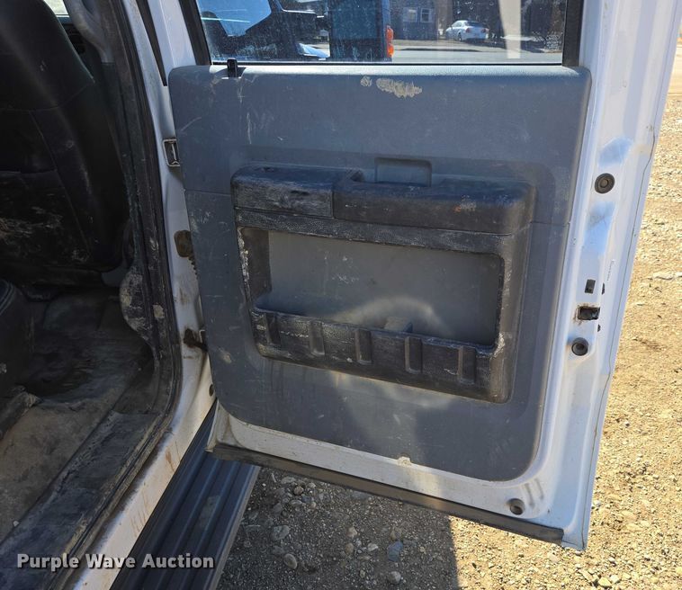 image for item ES2905 2015 Ford F350 Super Duty XL Crew Cab utility bed pickup truck