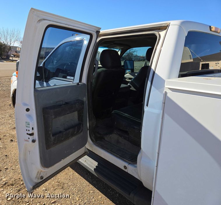 image for item ES2905 2015 Ford F350 Super Duty XL Crew Cab utility bed pickup truck