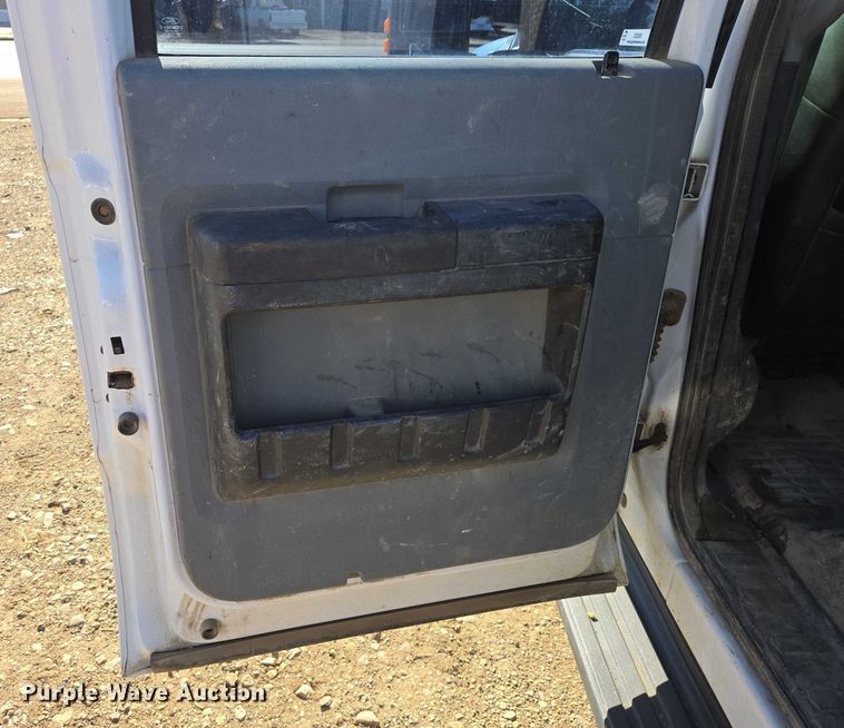 image for item ES2905 2015 Ford F350 Super Duty XL Crew Cab utility bed pickup truck