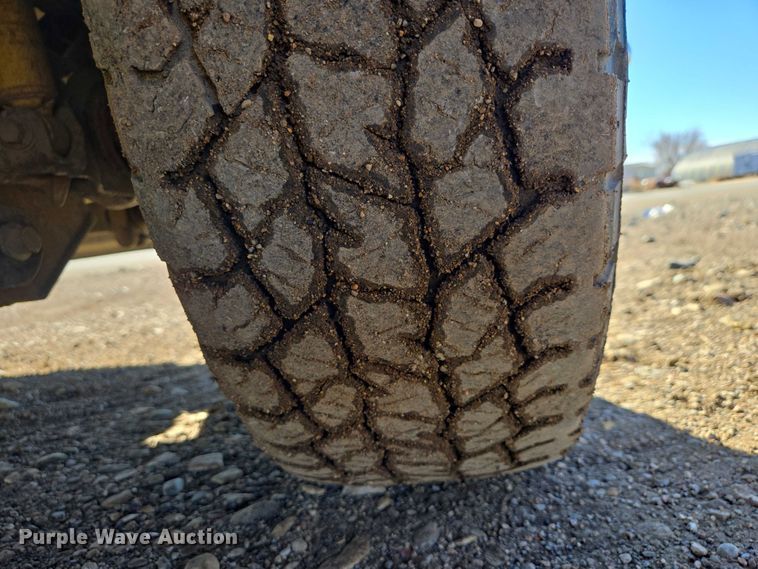 image for item ES2905 2015 Ford F350 Super Duty XL Crew Cab utility bed pickup truck