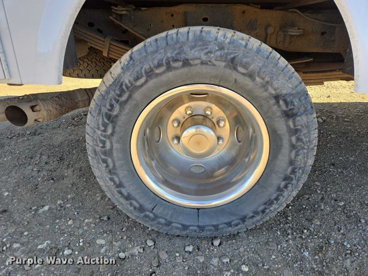 image for item ES2905 2015 Ford F350 Super Duty XL Crew Cab utility bed pickup truck