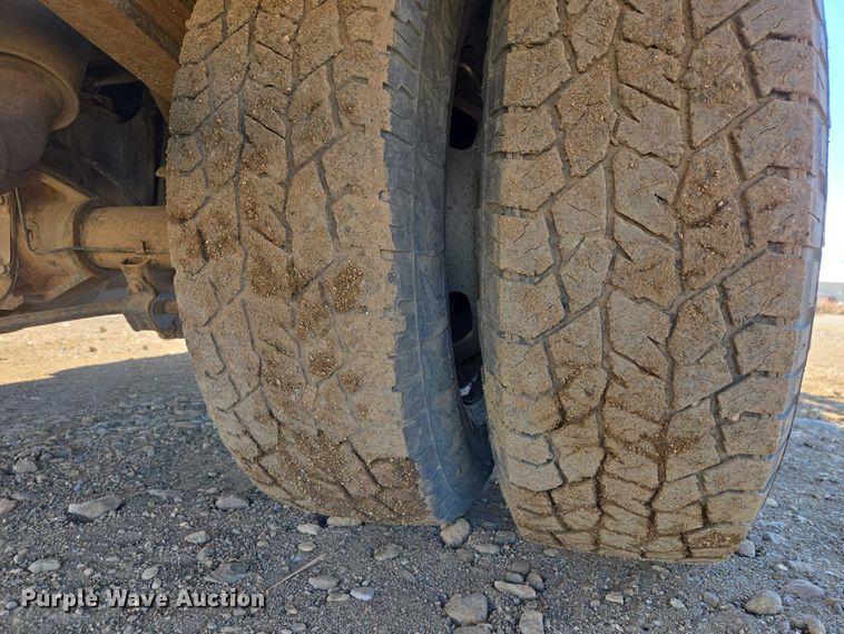 image for item ES2905 2015 Ford F350 Super Duty XL Crew Cab utility bed pickup truck