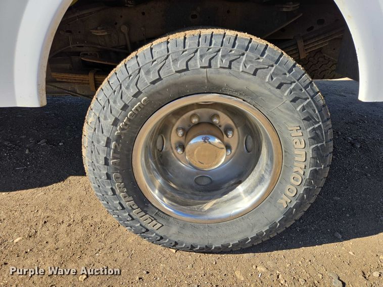 image for item ES2905 2015 Ford F350 Super Duty XL Crew Cab utility bed pickup truck