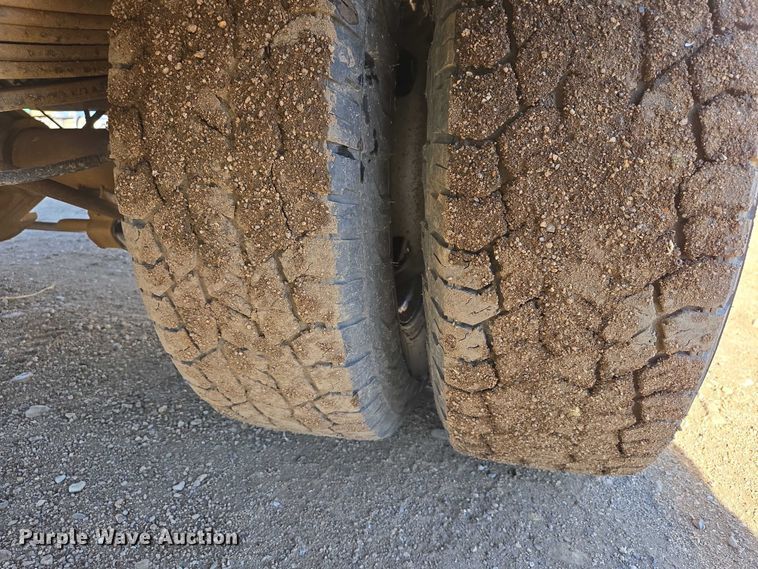 image for item ES2905 2015 Ford F350 Super Duty XL Crew Cab utility bed pickup truck