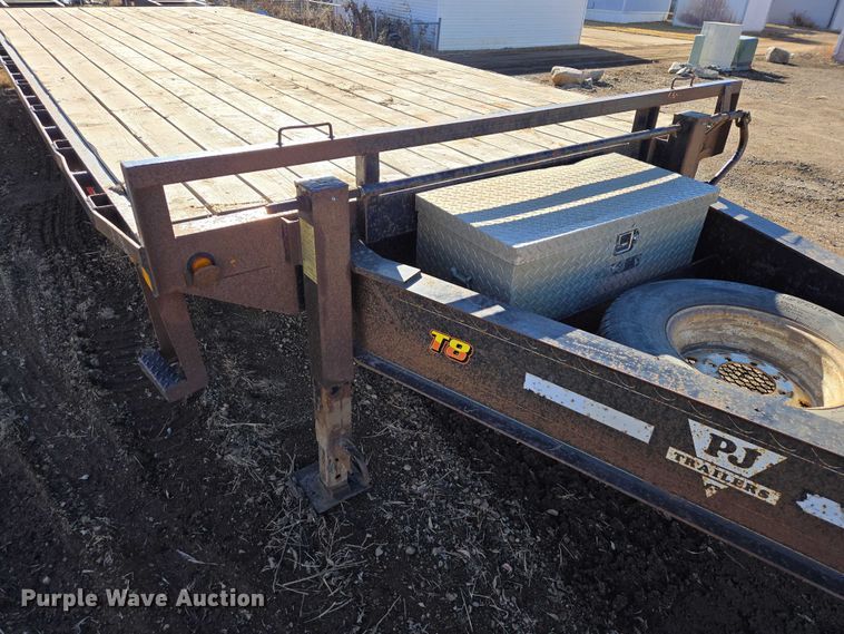 image for item ES2907 2004 PJ Trailers GN253 equipment trailer