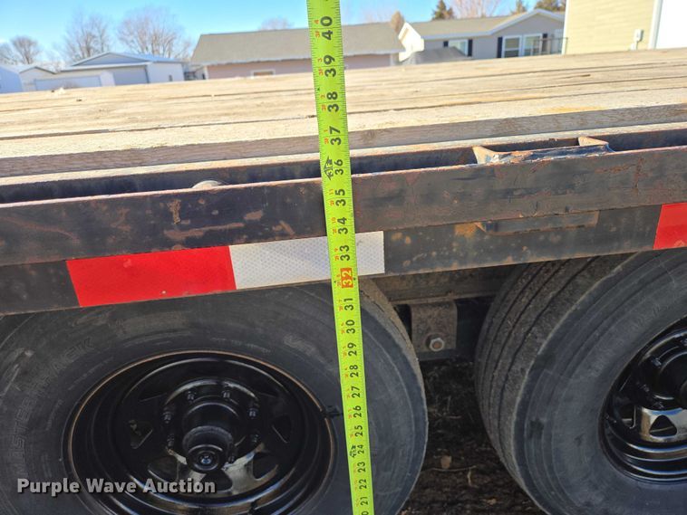 image for item ES2907 2004 PJ Trailers GN253 equipment trailer