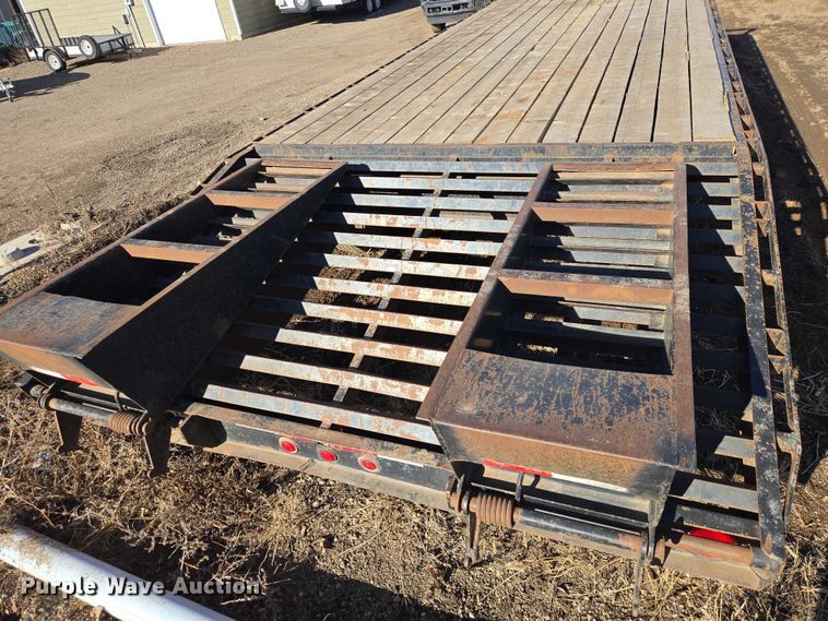 image for item ES2907 2004 PJ Trailers GN253 equipment trailer