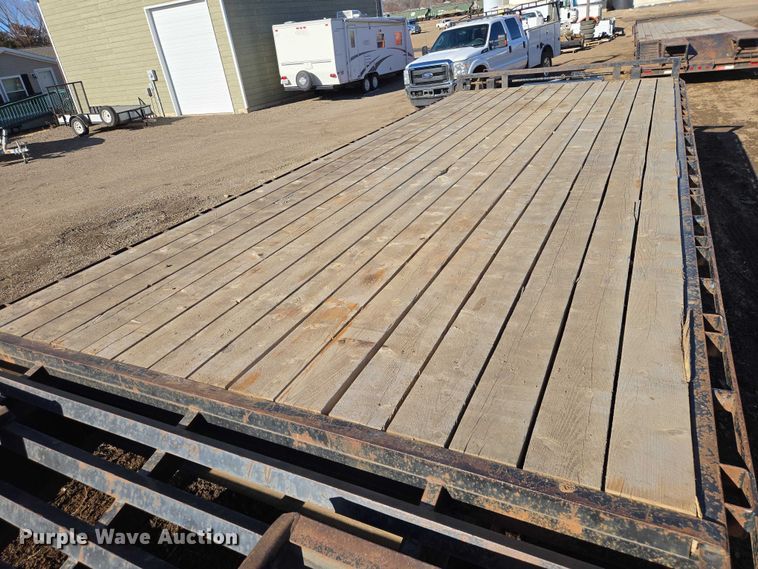 image for item ES2907 2004 PJ Trailers GN253 equipment trailer