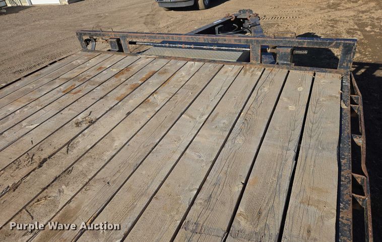 image for item ES2907 2004 PJ Trailers GN253 equipment trailer