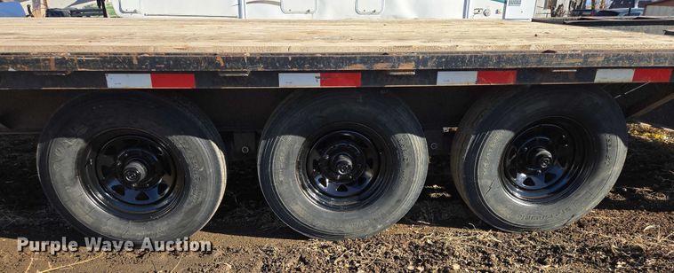 image for item ES2907 2004 PJ Trailers GN253 equipment trailer