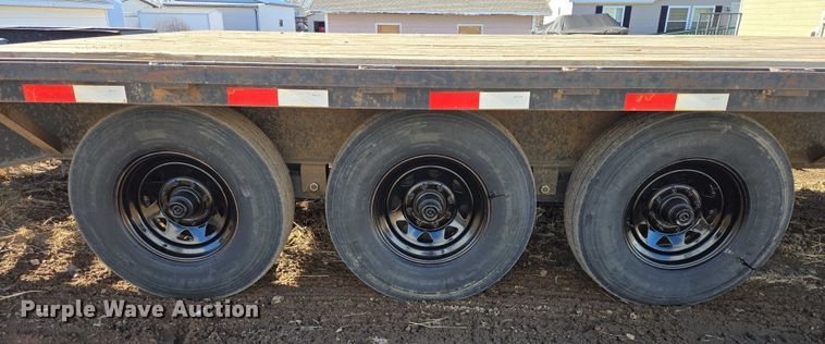 image for item ES2907 2004 PJ Trailers GN253 equipment trailer