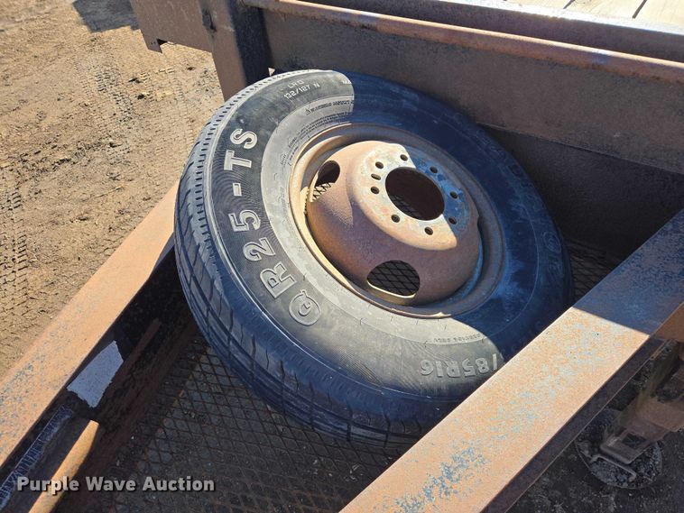 image for item ES2908 2002 DCT 827GBT24 equipment trailer