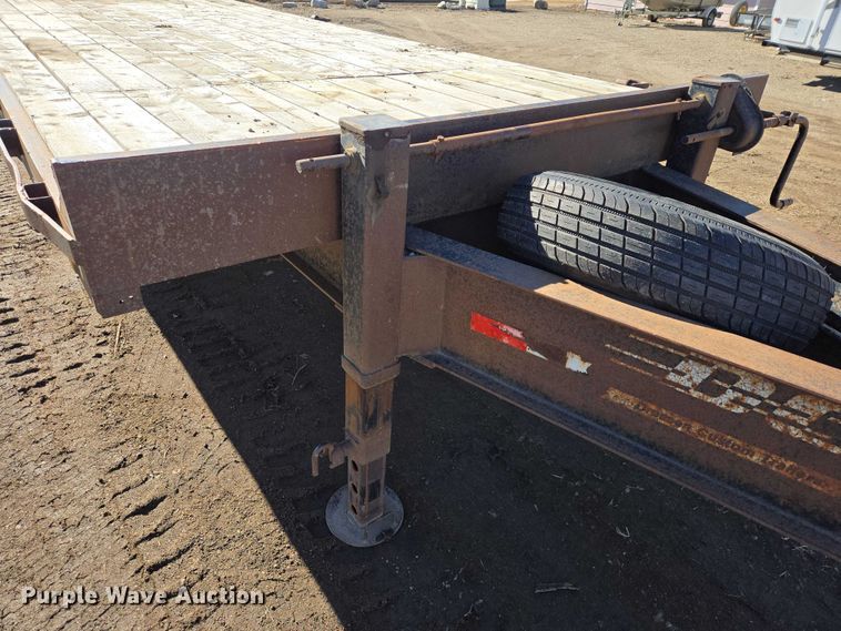 image for item ES2908 2002 DCT 827GBT24 equipment trailer