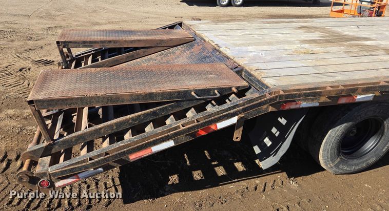 image for item ES2908 2002 DCT 827GBT24 equipment trailer