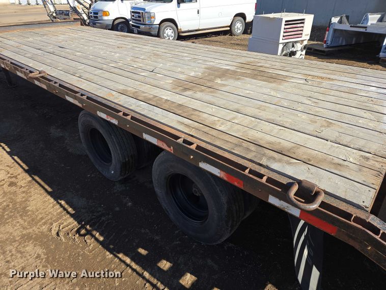 image for item ES2908 2002 DCT 827GBT24 equipment trailer