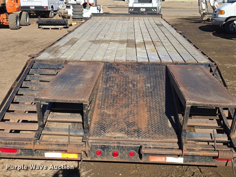 image for item ES2908 2002 DCT 827GBT24 equipment trailer