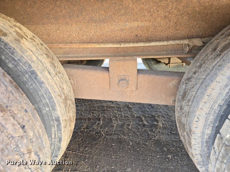 image for item ES2908 2002 DCT 827GBT24 equipment trailer