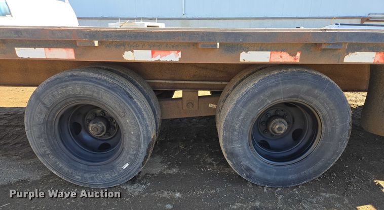image for item ES2908 2002 DCT 827GBT24 equipment trailer