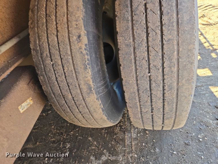 image for item ES2908 2002 DCT 827GBT24 equipment trailer