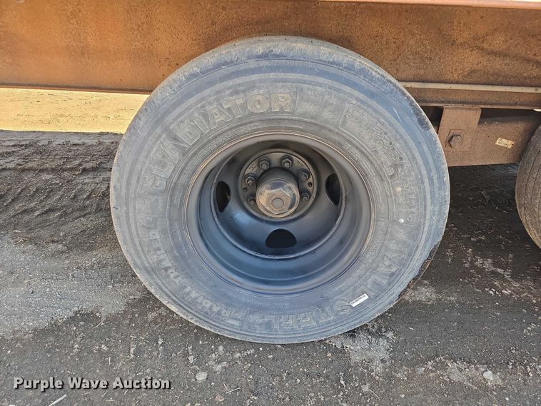 image for item ES2908 2002 DCT 827GBT24 equipment trailer