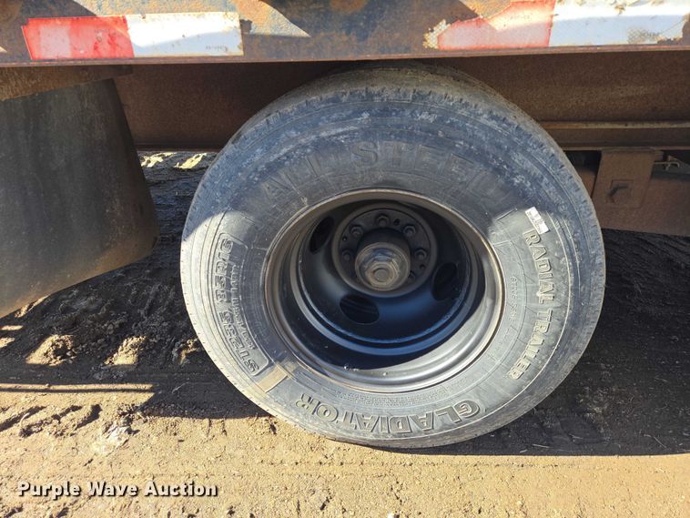 image for item ES2908 2002 DCT 827GBT24 equipment trailer