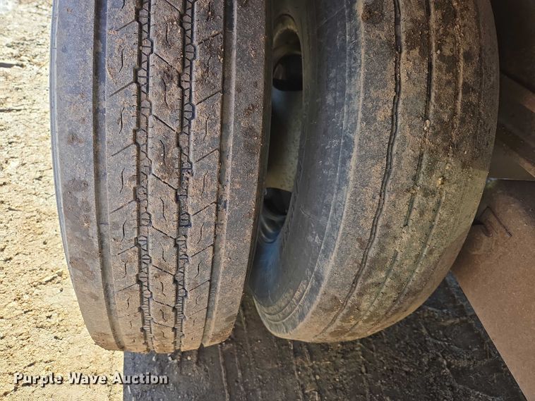 image for item ES2908 2002 DCT 827GBT24 equipment trailer