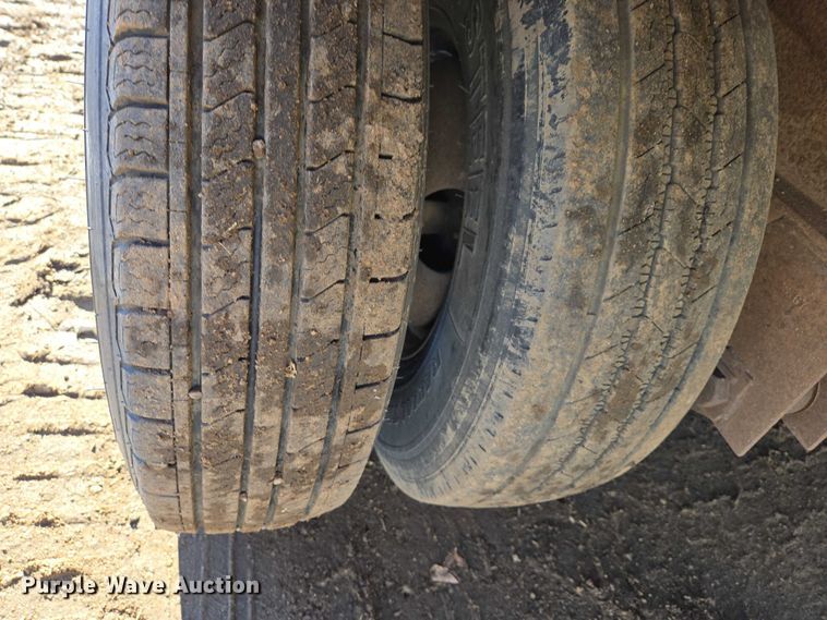 image for item ES2908 2002 DCT 827GBT24 equipment trailer