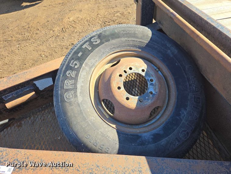 image for item ES2908 2002 DCT 827GBT24 equipment trailer