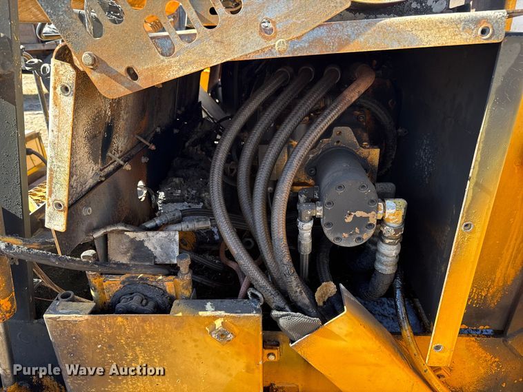 image for item ES5615 2007 Lee-Boy 8515 paver