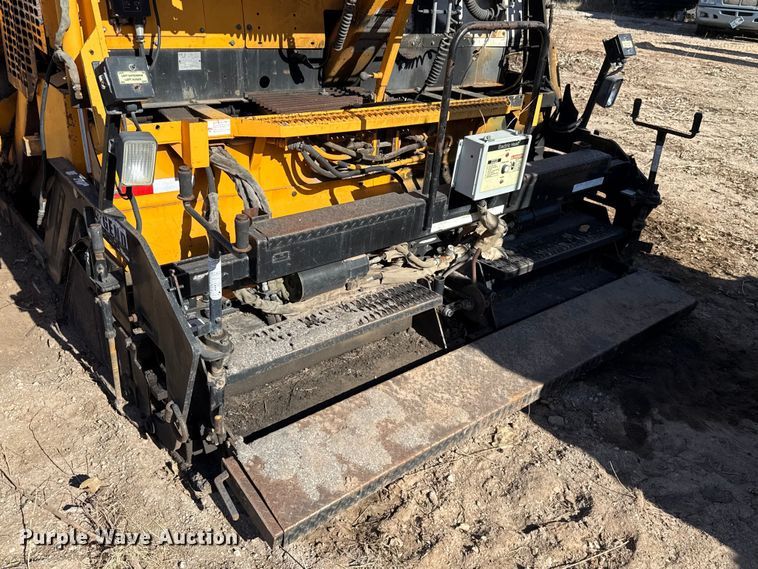 image for item ES5615 2007 Lee-Boy 8515 paver