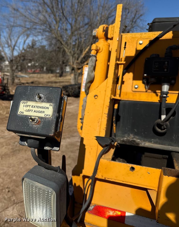 image for item ES5615 2007 Lee-Boy 8515 paver