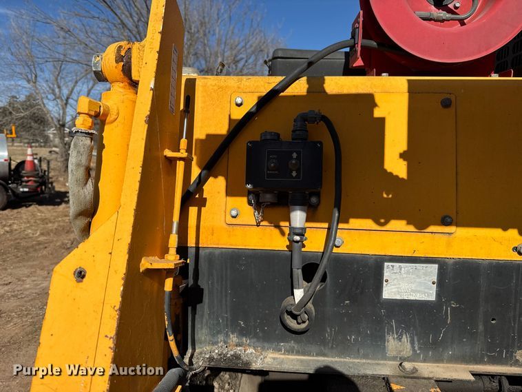 image for item ES5615 2007 Lee-Boy 8515 paver