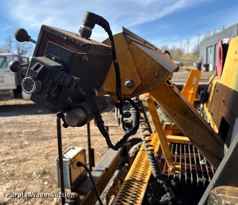 image for item ES5615 2007 Lee-Boy 8515 paver