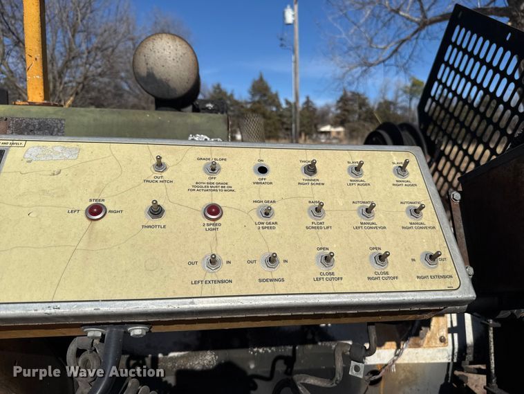 image for item ES5615 2007 Lee-Boy 8515 paver