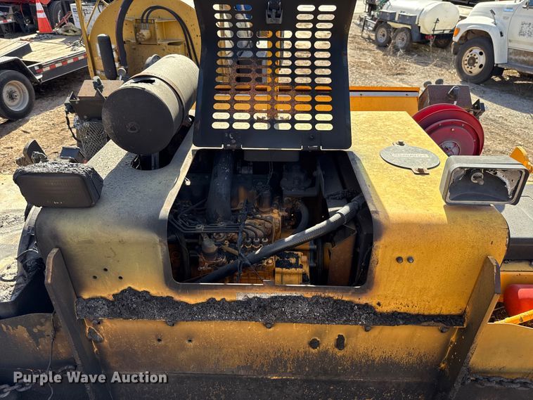 image for item ES5615 2007 Lee-Boy 8515 paver